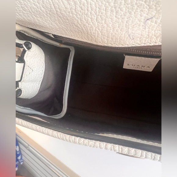 Luana Made in Italy - Chic Cream Satchel with Gold Chain - Picture 15 of 17